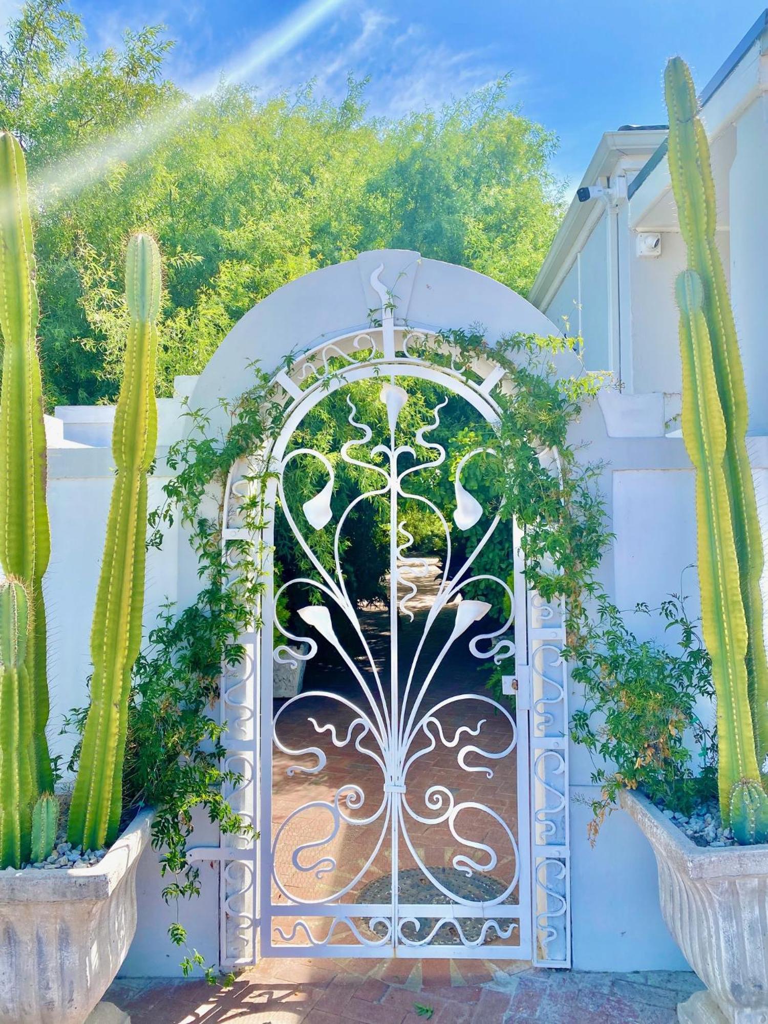1 Royal Street Guesthouse ライビーク・カステール エクステリア 写真